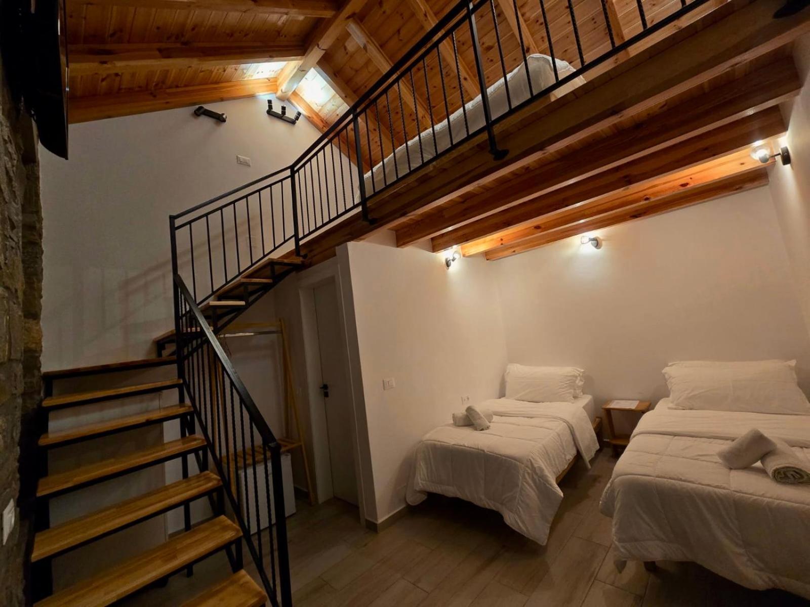 Gogo Moustache Guest House Përmet Exteriör bild
